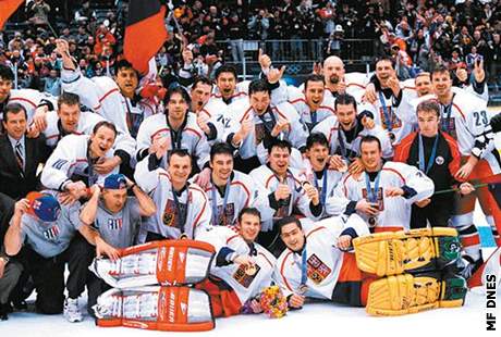 NAGANO 1998. P�ed dvanácti lety �e�tí hokejisté olympijský turnaj senza�n� vyhráli. Ani tehdy je bookmake�i ne�adili mezi favority, stejn� jako letos. Mohou historický úsp�ch zopakovat?