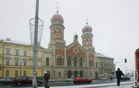 idovská obec chtla uspoádat akci ped plzeskou synagogou.