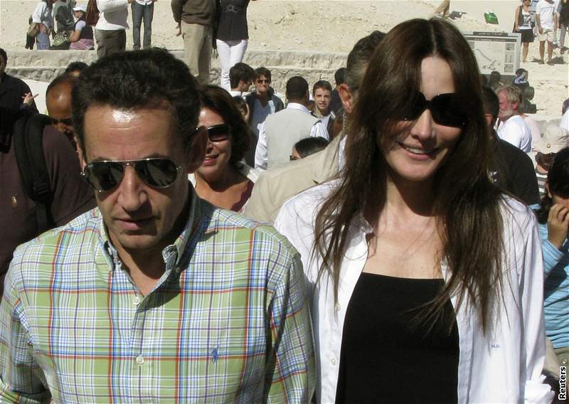Francouzský prezident Nicolas Sarkozy s pítelkyní Carlou Bruniovou