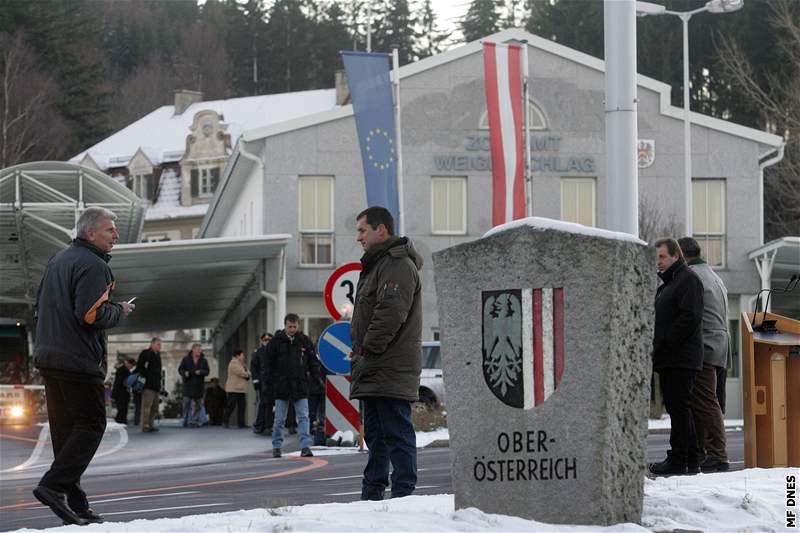 Oslavy vstupu eska do schengenského prostoru na pechodu ve Studánkách.