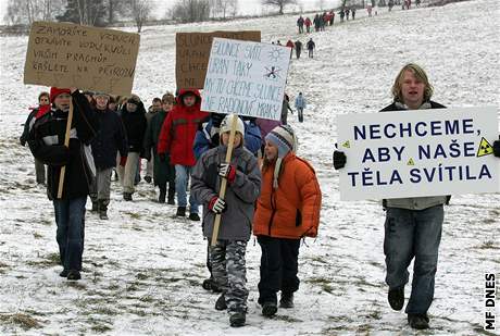 Demonstrace proti obnovení tby uranu v Podjetdí.