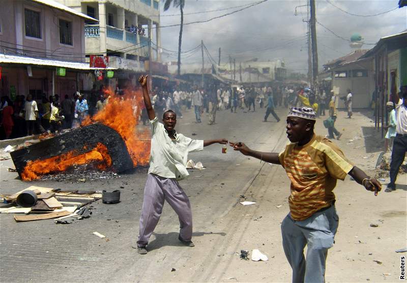 Vlna násilí po volbách v Keni