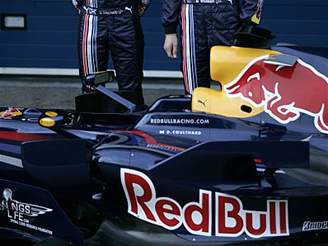 Red Bull RB4; Coulthard a Webber