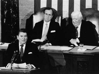 Ronald Reagan při vyhlášení programu kosmické stanice