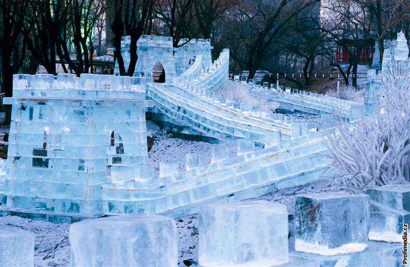 Jedna z ledových soch vystavená v ínském Harbinu