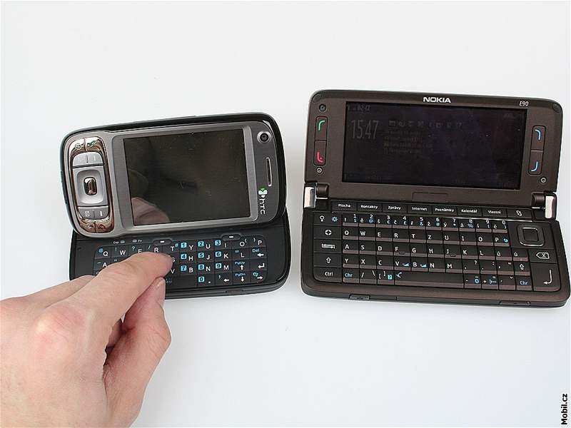 Srovnání komunikátor HTC TyTN II a Nokia E90