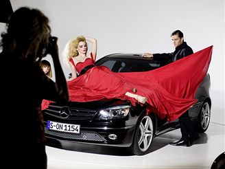 Eva Padberg se fot s novm Mercedesem CLC