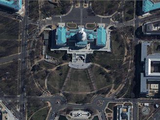 Washingtonský Kapitol ze sovětské špionážní družice, která ukazuje podrobnosti až 61 centimetrů