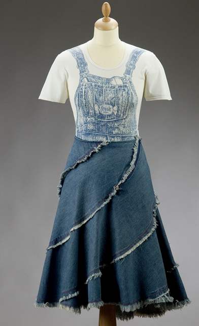 Dv sukn dnov, bavlnn triko s potiskem, zpadn Evropa, 1975