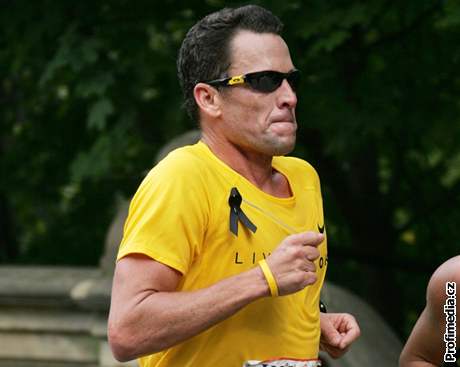 Pro svou nadaci Armstrong i bhal, zvldl teba newyorsk maraton.