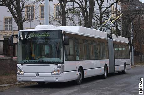 Trolejbus eskobudjovického dopravního podniku.