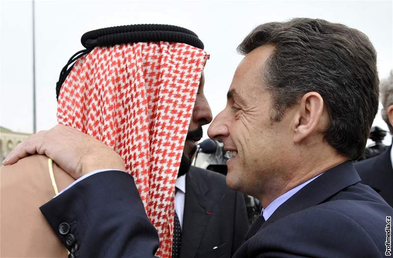 Nicolas Sarkozy po píletu do Spojených arabských emirát
