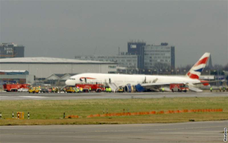 Boeing British Airways po nouzovém pistání na Heathrow