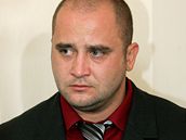 Odsouzený Radek Kurdiovský u soudu ve áe nad Sázavou.