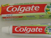 �kodlivá zubní pasta Colgate Herbal White