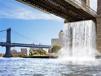Pod Brooklynským mostem se v lét objeví vodopád