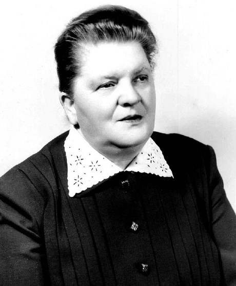 Marie Zápotocká byla zapálenou komunistkou a její dvrou ve stranu v padesátých letech neotásly ani politické procesy.