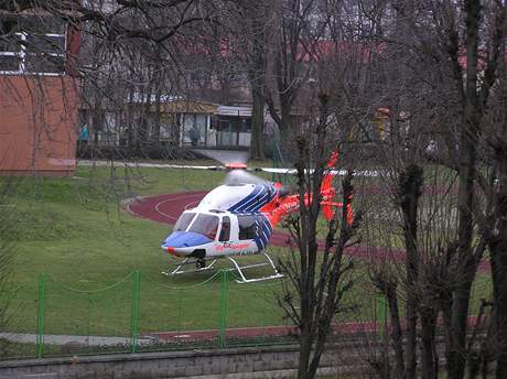 Pro mladíka letl i vrtulník záchraná, vrátil se ale prázdný.
