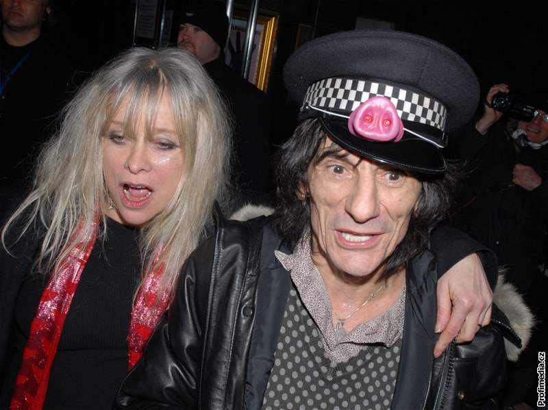 Ronnie Wood s manelkou Jo na oslav narozenin Kate Mossové