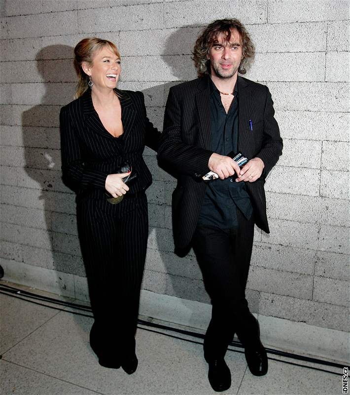 Tomáš Matonoha s manželkou Lucií na kadeřnické show 