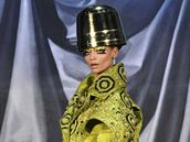 Pehlídka haute couture Johna Galliana pro znaku Christian Dior - jaro a léto 2008