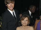 Herec Zac Efron s Michelle Pfeifferovou na 14. roníku cen SAG