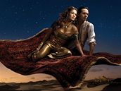 Latinskoamerická kráska Jennifer Lopez (38) se promnila v krásnou Jasmínu a nad arabskou zemí se vznáí ve spolenosti svého manela Marca Anthonyho (39), ze kterého se stal Aladin. 