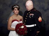 Americký voják Ty Ziegel se v íjnu 2006 oenil s pítelkyní Renee.