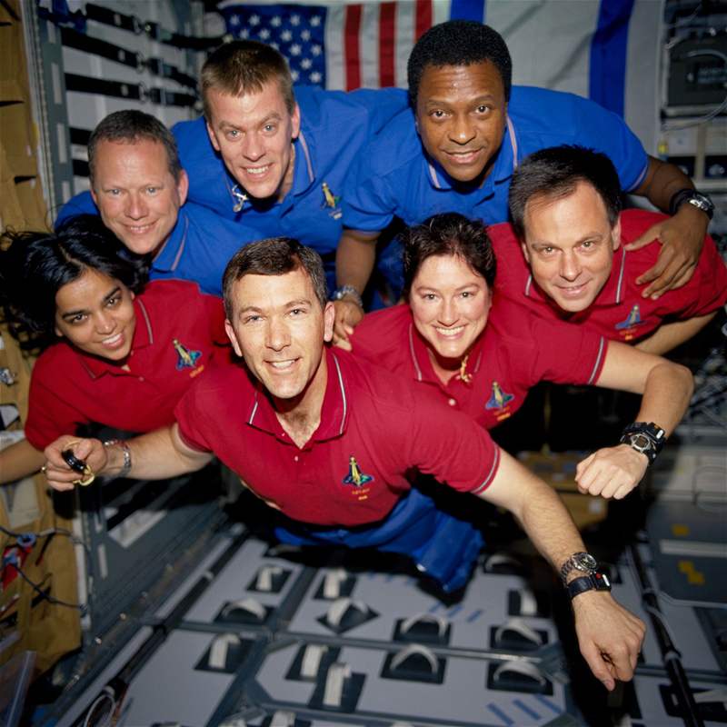 Skupinové palubní foto posádky Columbie. (leden 2003) - Astronauti se na obné...