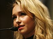 Hayden Panettiere na tiskové konferenci za záchranu velryb