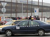 Protest �idi�� taxislu�by proti zákazu vjezdu k Nádra�í Hole�ovice 
