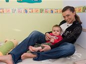 Here�ka a moderátorka Alice Bendová s p�lro�ním synem Va�íkem