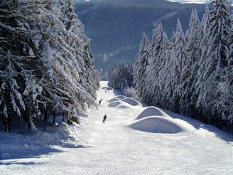 Krkonoe, Skiarna ern hora - Jansk Lzn