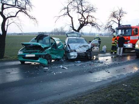 Nehoda Peugeotu 106 a Fiatu Punto u Bolatic na Opavsku (4.1.2008)