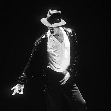 Michael Jackson taní "moonwalk"