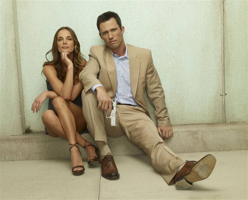 Status: Neádoucí - Gabrielle Anwar a Jeffrey Donovan