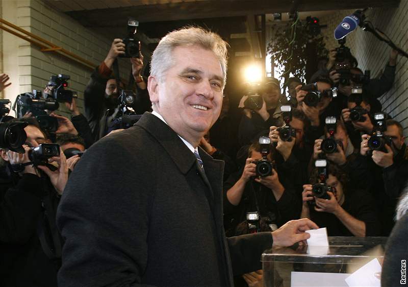 Kandidát na srbského prezidenta - proruský nacionalista Tomislav Nikoli