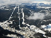 Krkonoe, pohled shora na skiarénu erná hora - Janské Lázn