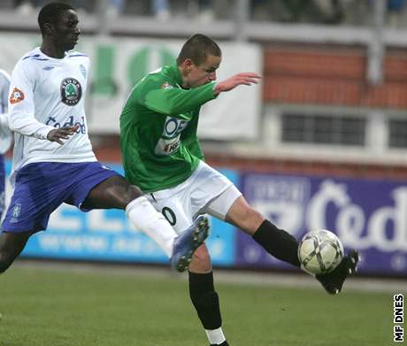 Boleslavský Mendy (vlevo) se snaí zabránit ve stele Hloukovi z Jablonce