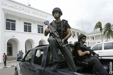 Po útocích na prezidenta Hortu a premiéra Gusmaa se v ulicích Dili objevilo více hlídek. Ped sídlem vlády patrolovali portugaltí policisté OSN.