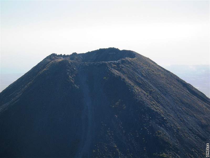 ern zbarvený vulkán sopky Izalco