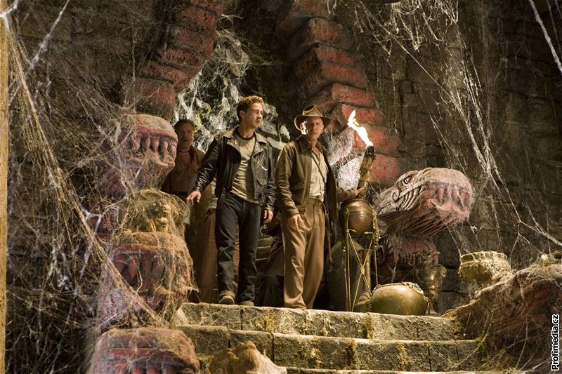 Indiana Jones a Království kiálové lebky - Shia LeBeouf a Harrison Ford