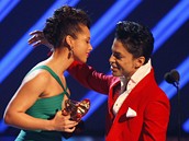 Grammy  Alicia Keys a Prince  50. udílení amerických hudebních cen, Staples...