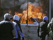 Srbové zdemolovali a zapálili pechody a srbsko-kosovské hranici
