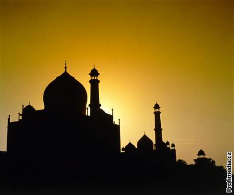 Jednou z hlavních turistických atrakcí v Indii je Tád Mahal.