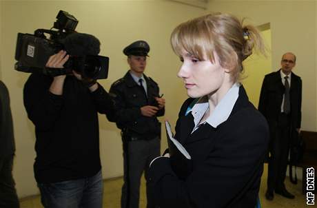 Veronika Horvátová u soudu (25.2.2008)