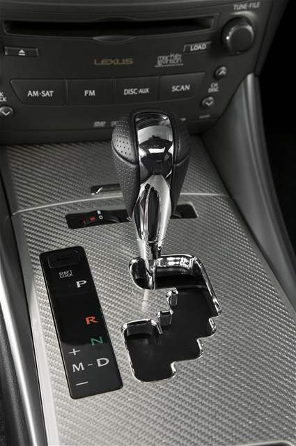 Voli osmistupové automatické pevodovky v Lexusu IS-F