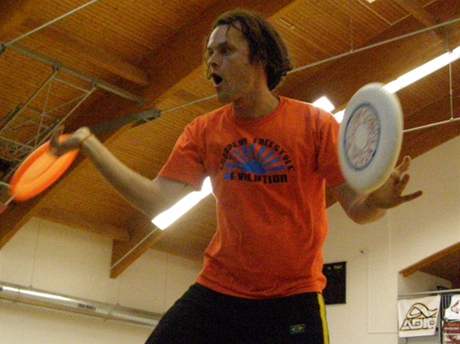 Na Frisbeer Cupu se představila světová elita kouzelníků s frisbee: takhle válel Jan Soerensen