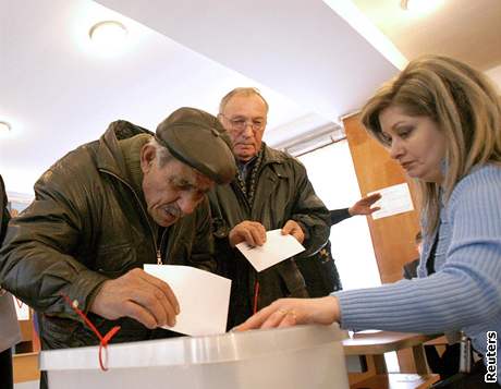 Arménie podle oficiálních míst zvolila prezidentem Sere Sarkisjana u v prvním kole.
