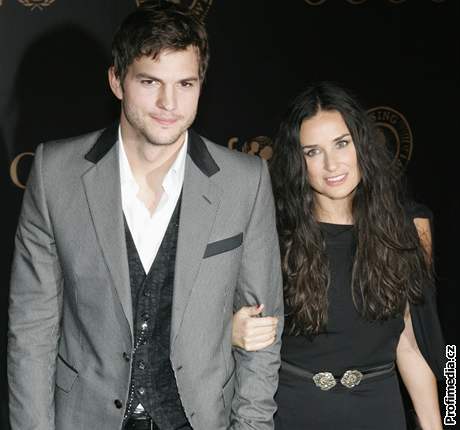 Ashton Kutcher s manelkou Demi Moore 